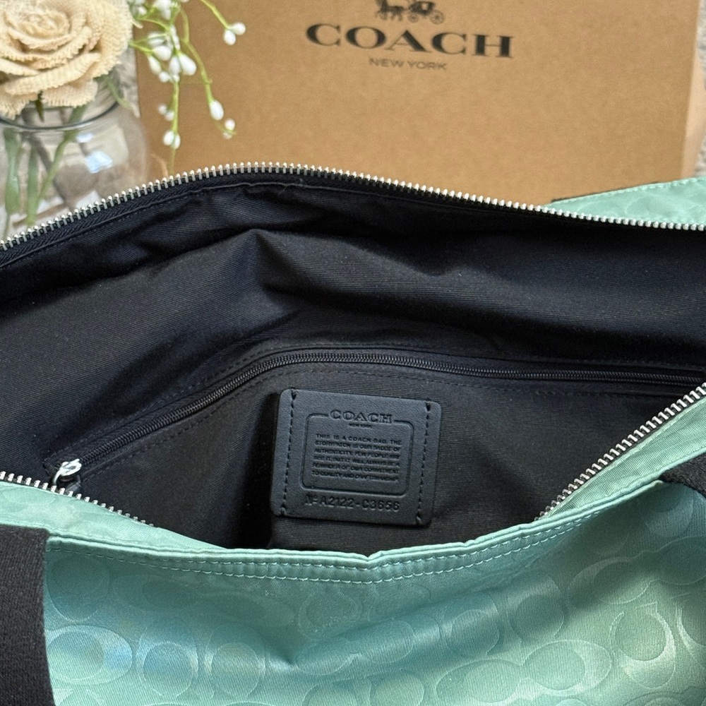 ✨ Coach Washed Green Court Tote In Colorblock Signature Nylon✨ - Picture 15 of 16